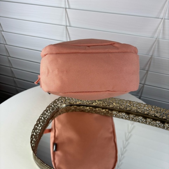 Nike Bag Heritage Crossbody Pink Zip Closure Adjustable Removable Strap Travel - Picture 7 of 10